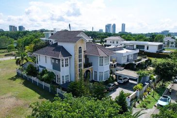 Perdana Lakeview East