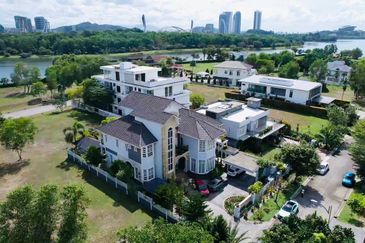 Perdana Lakeview East