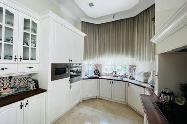 Perdana Lakeview East