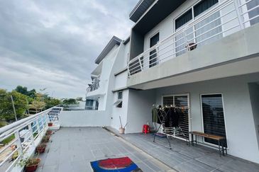 Perdana Lakeview East