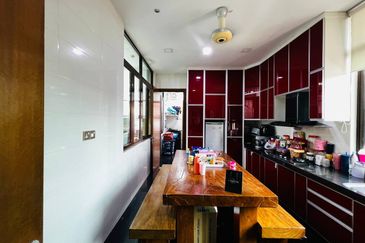 Luxurious Corner Kenny Hills Bungalow in the Heart of Bukit Tunku 