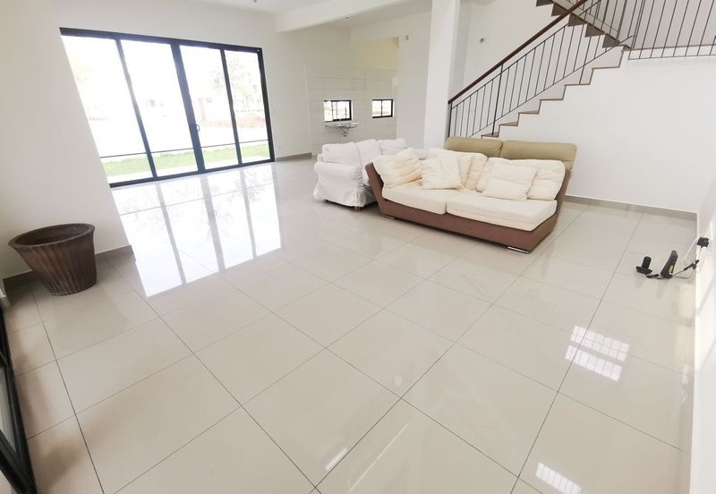 Lucent Residence @ twentyfive.7