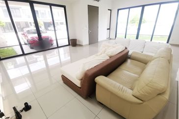 Lucent Residence @ twentyfive.7