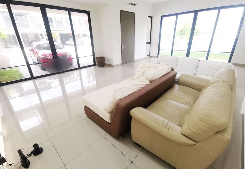 Lucent Residence @ twentyfive.7