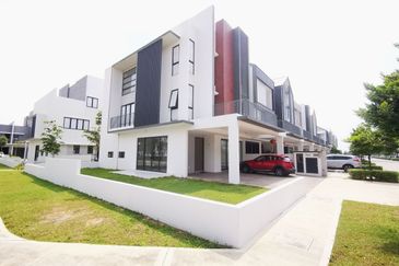 Lucent Residence @ twentyfive.7