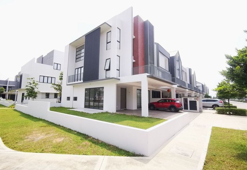 Lucent Residence @ twentyfive.7