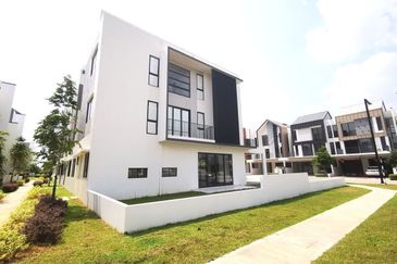 Lucent Residence @ twentyfive.7