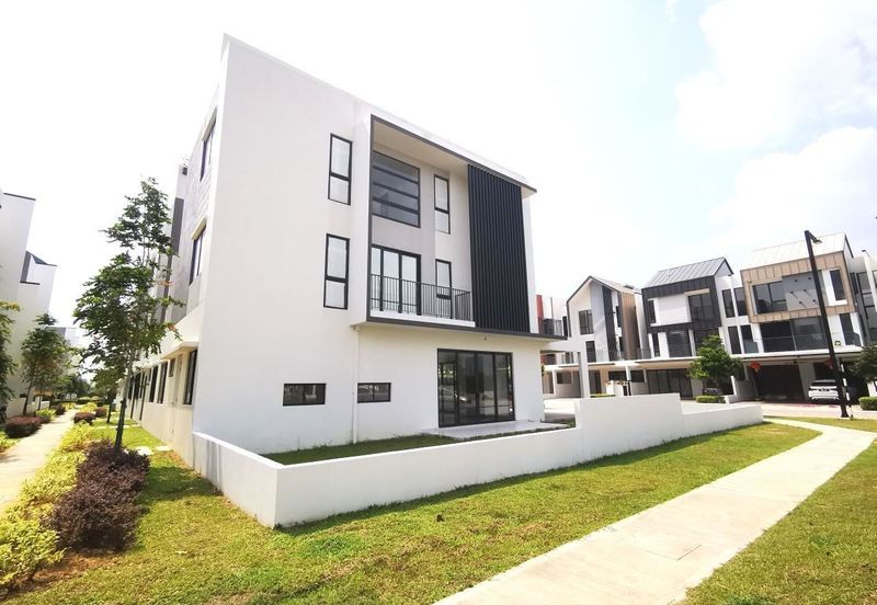 Lucent Residence @ twentyfive.7