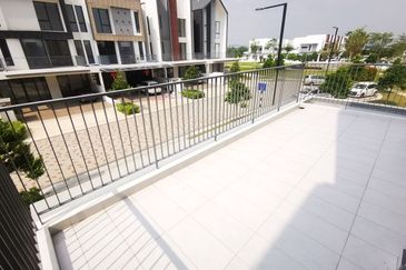 Lucent Residence @ twentyfive.7