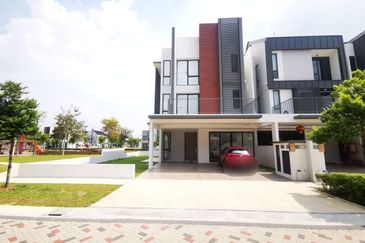 Lucent Residence @ twentyfive.7