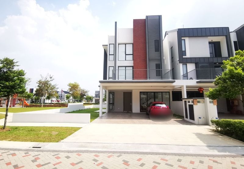 Lucent Residence @ twentyfive.7