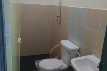 TERES SETINGKAT TAMAN TRONOH UNIVERSITI LALUAN 1