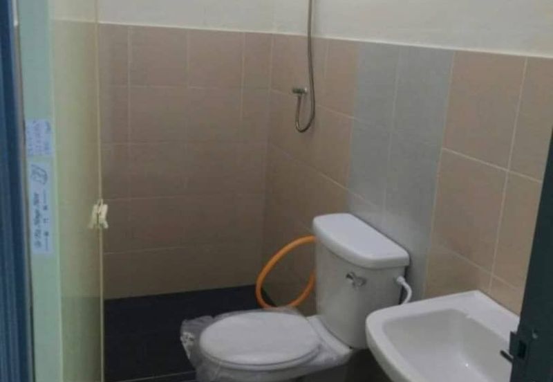 TERES SETINGKAT TAMAN TRONOH UNIVERSITI LALUAN 1