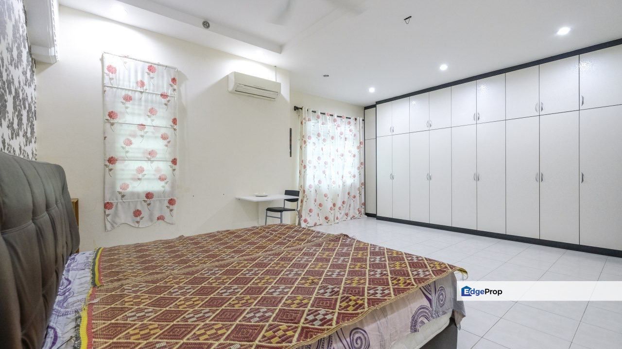 Fully Extend Double Storey Taman Suria Tropika, Seri Kembangan, Selangor, Serdang