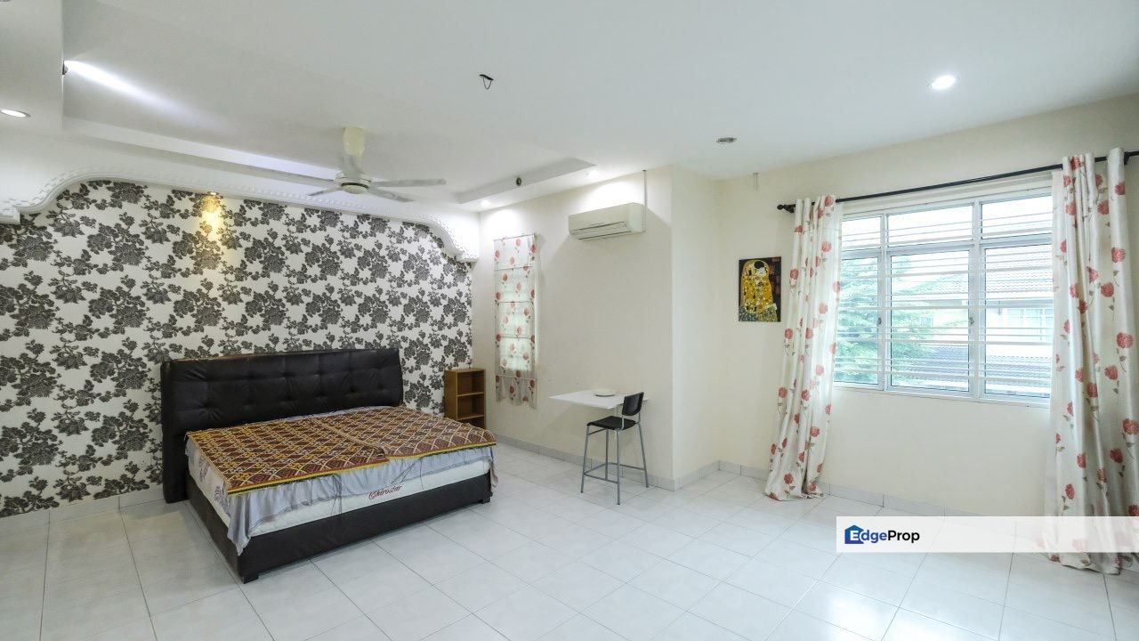 Fully Extend Double Storey Taman Suria Tropika, Seri Kembangan, Selangor, Serdang