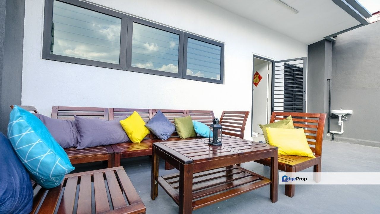 4 STOREY VILLA DOMUS SUPERLINK WITH PRIVATE POOL BATU CAVES, Selangor, Batu Caves 