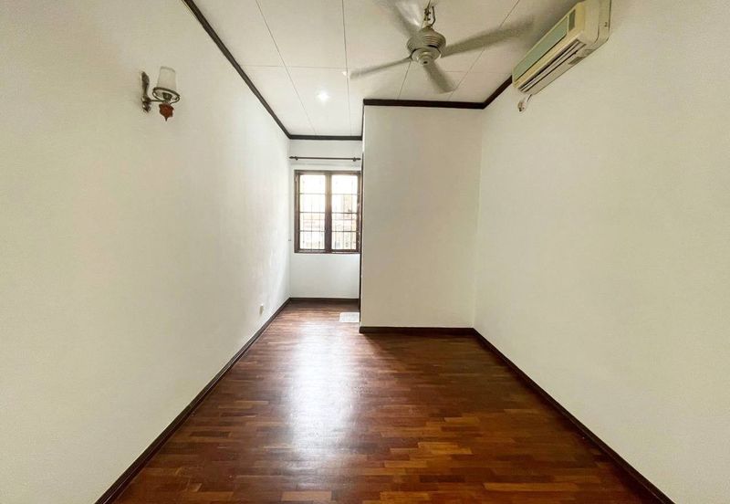 Double Storey Superlink Jalan Adang, Seksyen U8 Bukit Jelutong, Shah Alam