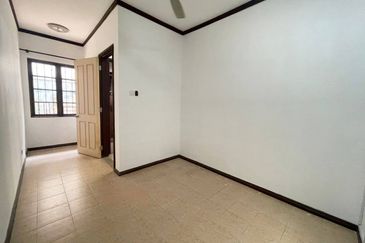 Double Storey Superlink Jalan Adang, Seksyen U8 Bukit Jelutong, Shah Alam