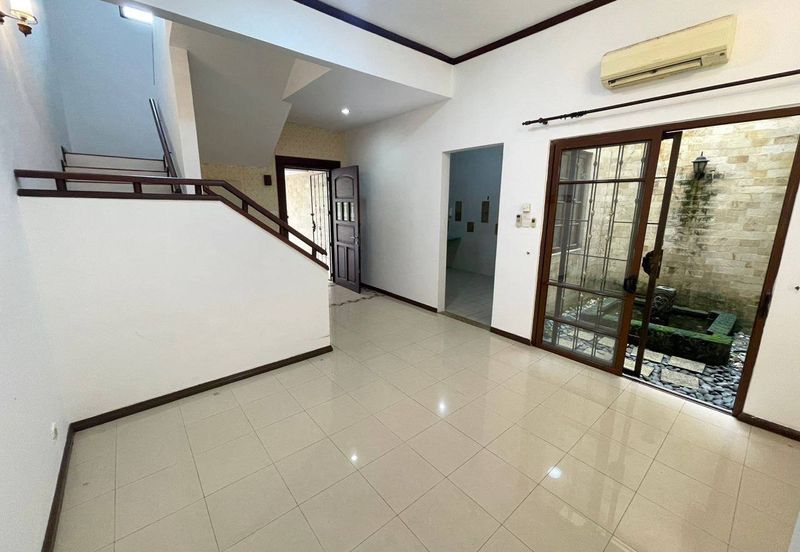 Double Storey Superlink Jalan Adang, Seksyen U8 Bukit Jelutong, Shah Alam