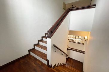 Double Storey Superlink Jalan Adang, Seksyen U8 Bukit Jelutong, Shah Alam