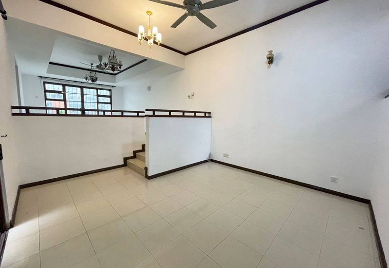 Double Storey Superlink Jalan Adang, Seksyen U8 Bukit Jelutong, Shah Alam