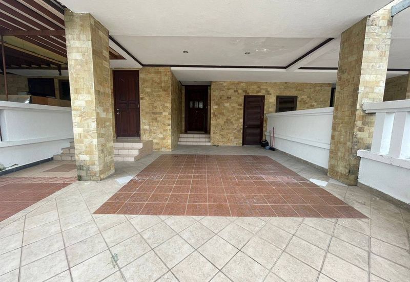 Double Storey Superlink Jalan Adang, Seksyen U8 Bukit Jelutong, Shah Alam