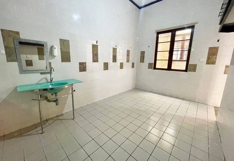 Double Storey Superlink Jalan Adang, Seksyen U8 Bukit Jelutong, Shah Alam