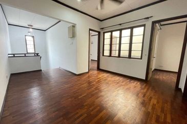 Double Storey Superlink Jalan Adang, Seksyen U8 Bukit Jelutong, Shah Alam