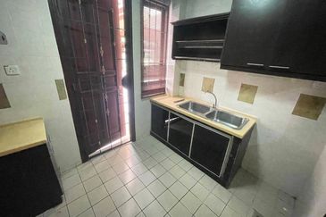 Double Storey Superlink Jalan Adang, Seksyen U8 Bukit Jelutong, Shah Alam