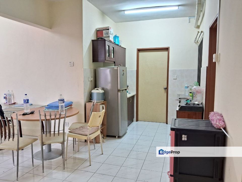 Vista Impiana Taman Bukit Serdang Seri Kembangan , Selangor, Seri Kembangan