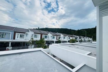 TIARA SENDAYAN (PRESINT 5)