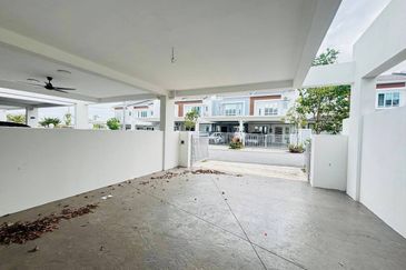 TIARA SENDAYAN (PRESINT 5)