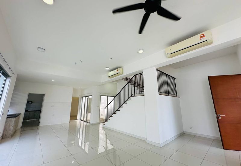 Parkfield Residences, Tropicana Heights