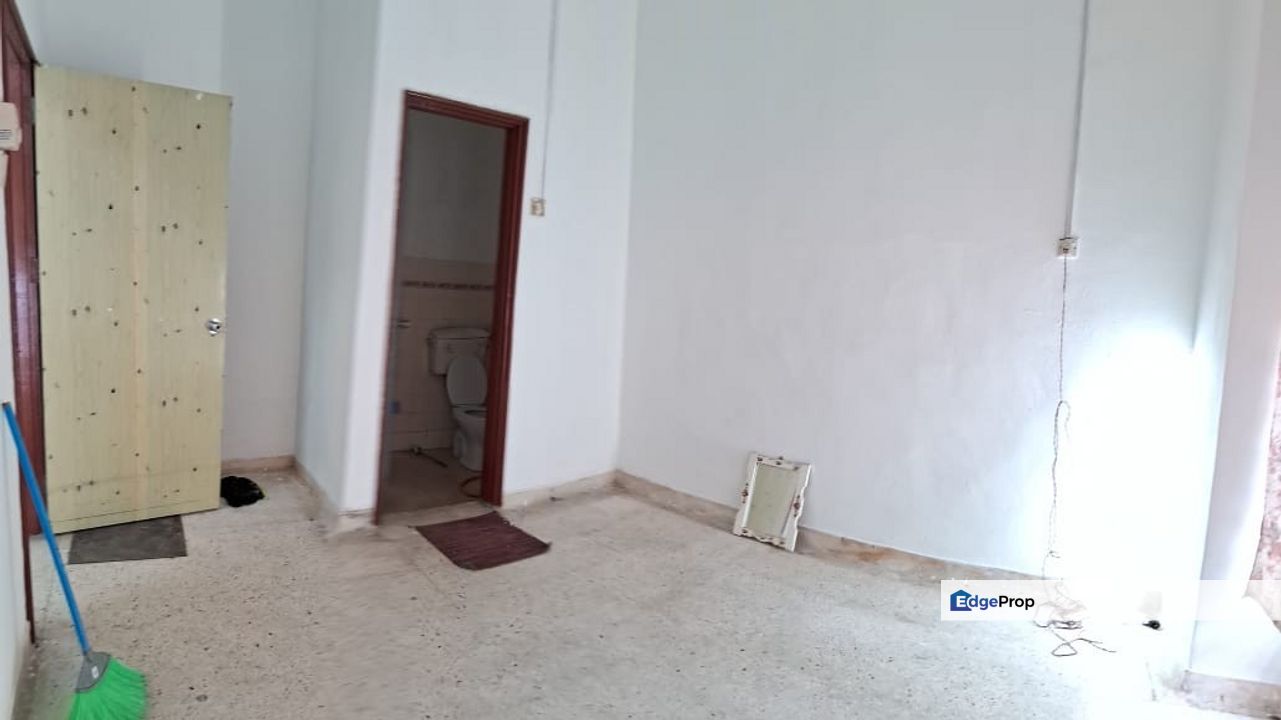 FACING OPEN Desa Cempaka Nilai , Negeri Sembilan, Nilai