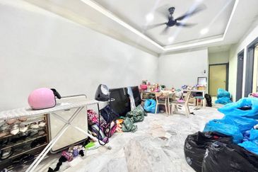 Jalan Suasana, Bandar Tun Hussein Onn