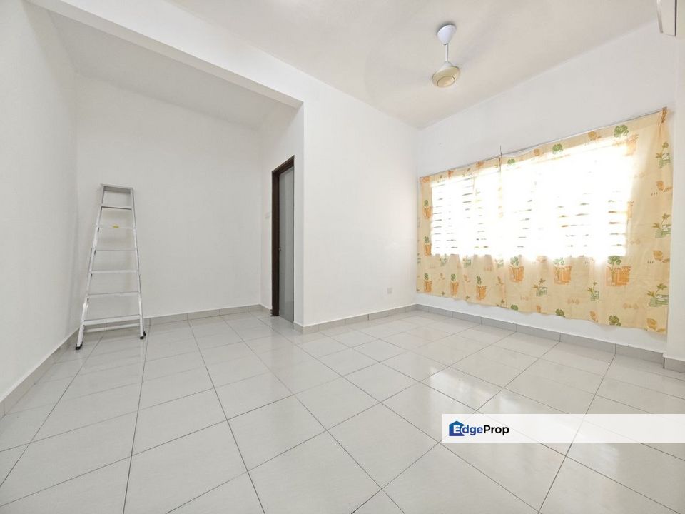 Apartment Suria Bayu, Taman Emas Dengkil, Selangor, Sepang