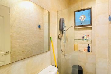 BUKIT JELUTONG DOUBLE STOREY TERRACE JALAN TIANG SERI 