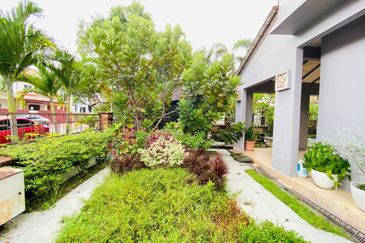 DOUBLE STOREY TERRACE CORNER LOT JALAN SERAMBI BUKIT JELUTONG