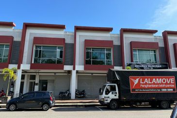 PUSAT PERNIAGAAN SENAWANG JAYA 3