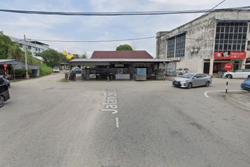 For Sale/ Rent. 5 Storey Shop Lot @ Jalan Soga, Batu Pahat Town