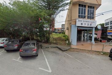For Sale/ Rent. 5 Storey Shop Lot @ Jalan Soga, Batu Pahat Town