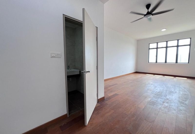 Taman Laguna Heights