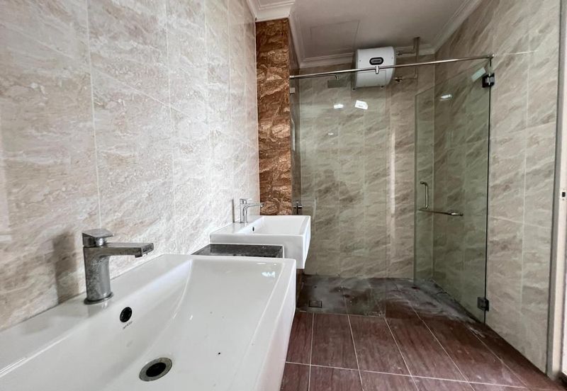 Taman Laguna Heights