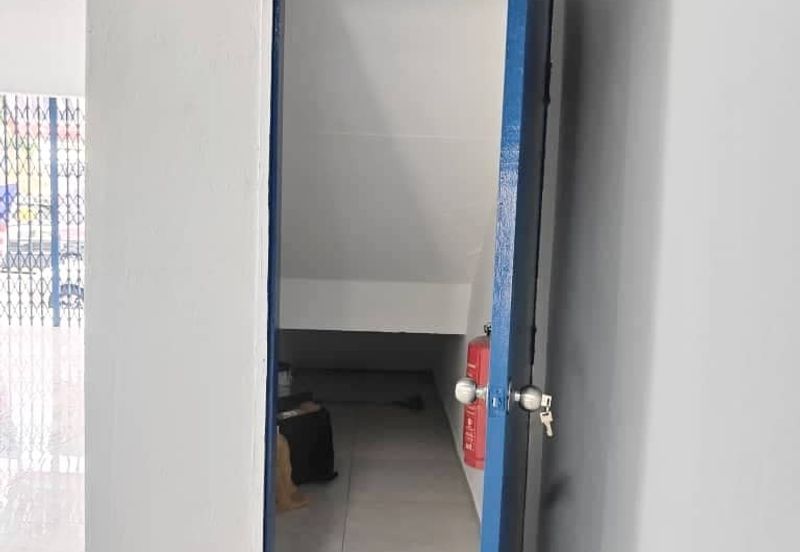 For Rent. 3 Storey Ground Floor Shop Lot @ Taman Kota Kulai, Johor