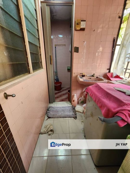 Skudai Tun Aminah Flat with Full Tiles / Beside 777 & Bus Stop, Johor, Johor Bahru