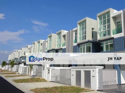 Nusa Sentral Spring Grove 3-Storey Super Link Terrace House 6 bedroom / Big Family Suitable , Johor, 