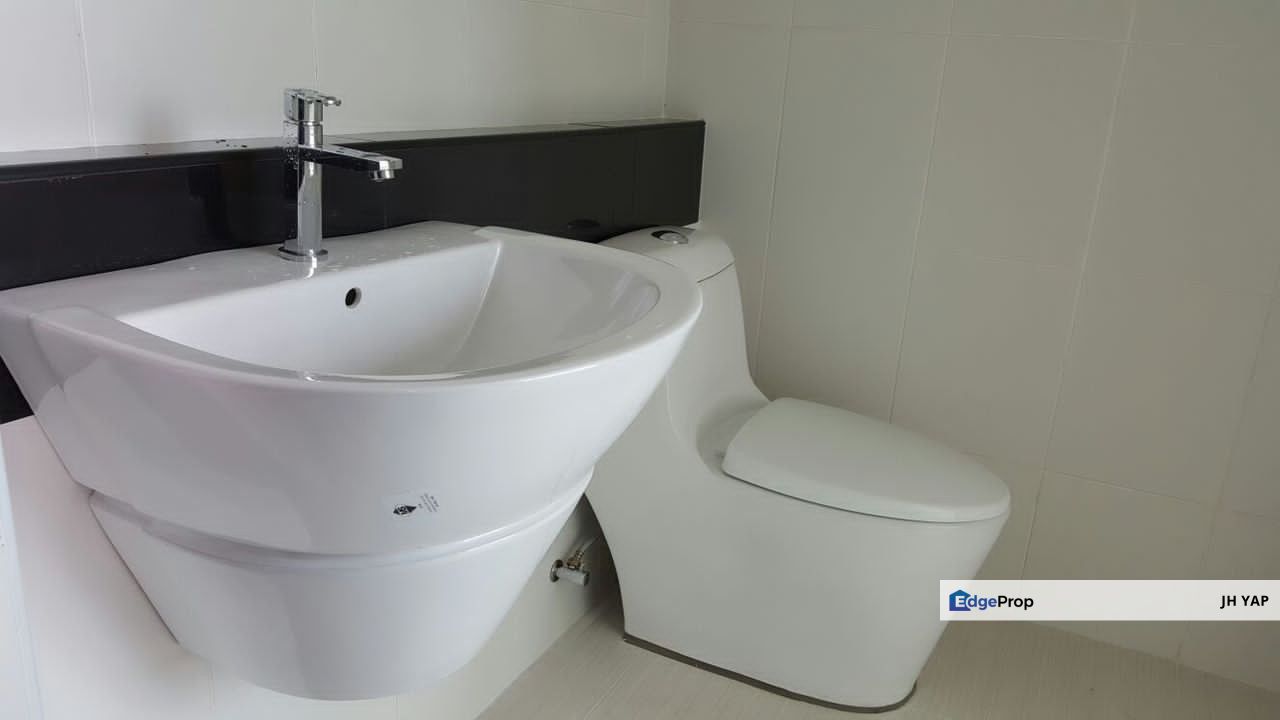 1mins Walking Distance to MCD / Lotus Tesco  , Johor, Setia Tropika