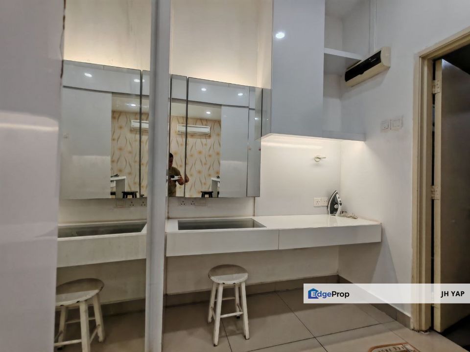 Mount Austin Palazio Fully Renovated Fully Furnished / Good For Couple, Johor, Johor Bahru