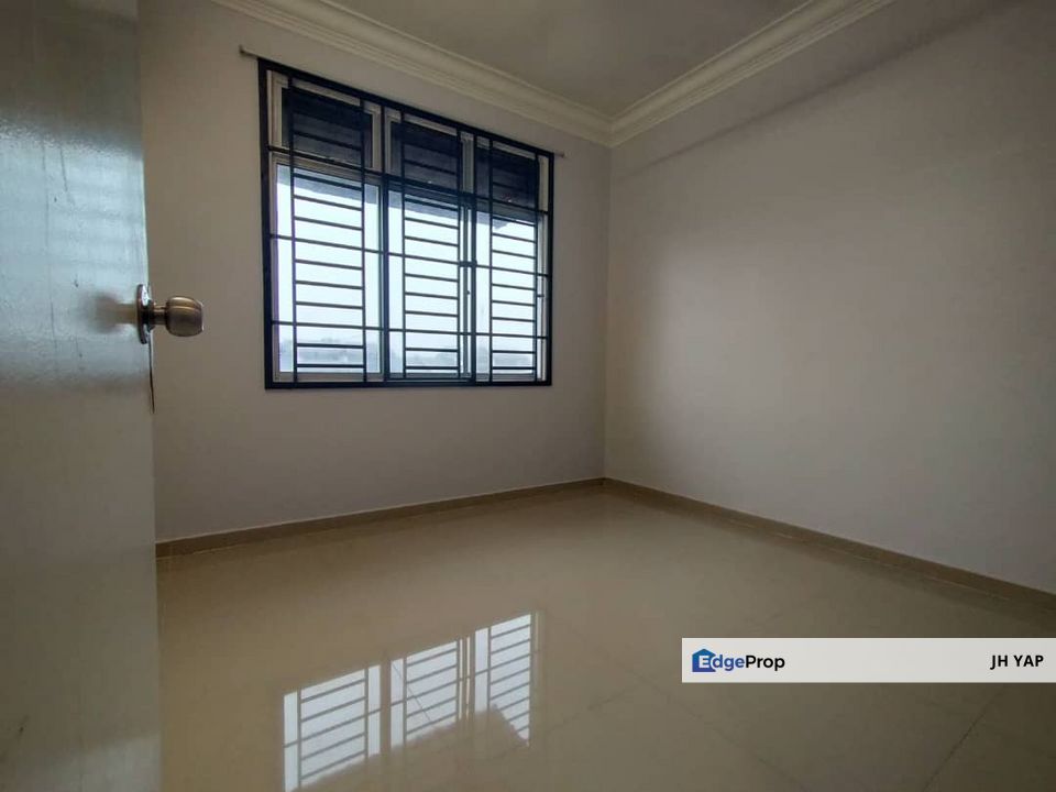 Bukit Indah Flat Limited Fully Renovated / Good For Invest / 1st Buyer can get 100% Loan, Johor, 
