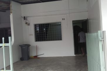 Kluang / Taman Intan / Low Cost / Double Storey / Best Deal / Rm130K Only /